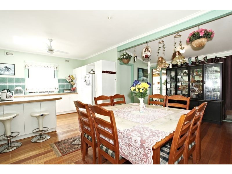 4 McLaren Avenue, Cranbourne VIC 3977