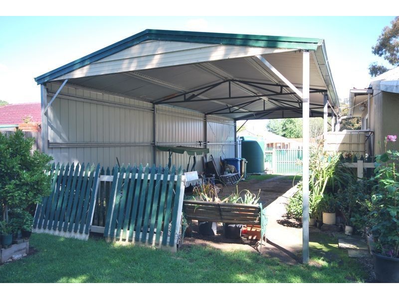 4 McLaren Avenue, Cranbourne VIC 3977