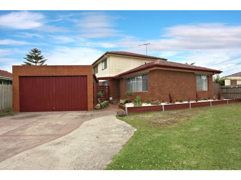 32 Spring Road, Junction Village VIC 3977