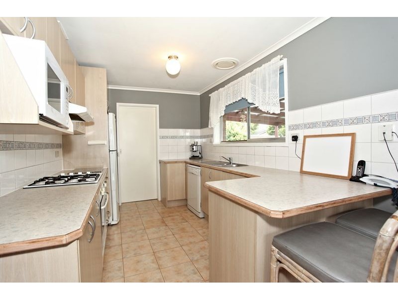 32 Spring Road, Junction Village VIC 3977