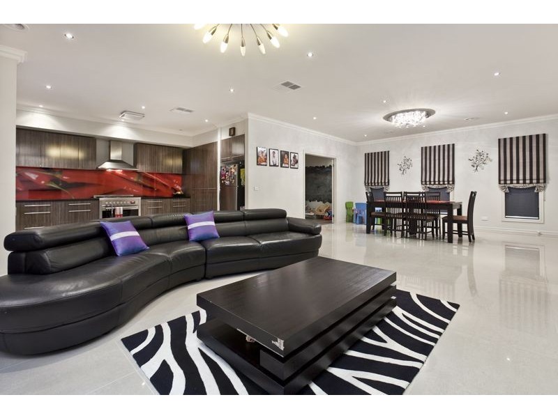 2 Ascent Drive, Cranbourne North VIC 3977