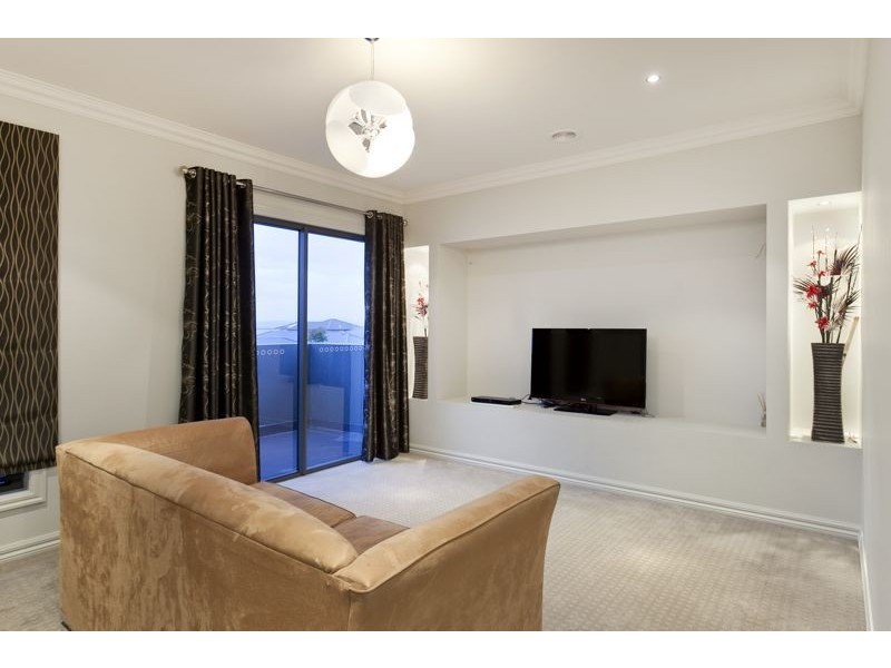 2 Ascent Drive, Cranbourne North VIC 3977