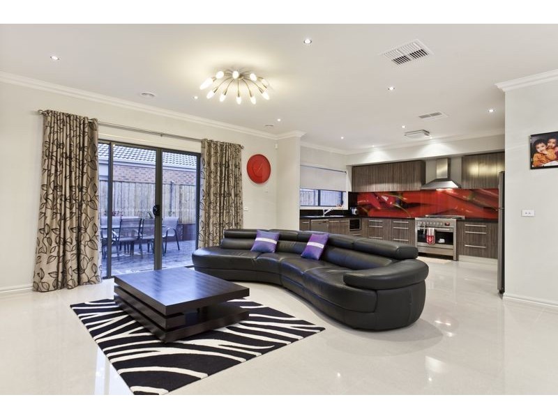 2 Ascent Drive, Cranbourne North VIC 3977