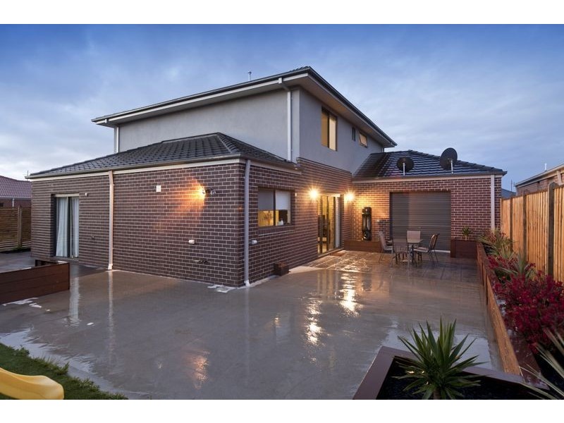 2 Ascent Drive, Cranbourne North VIC 3977