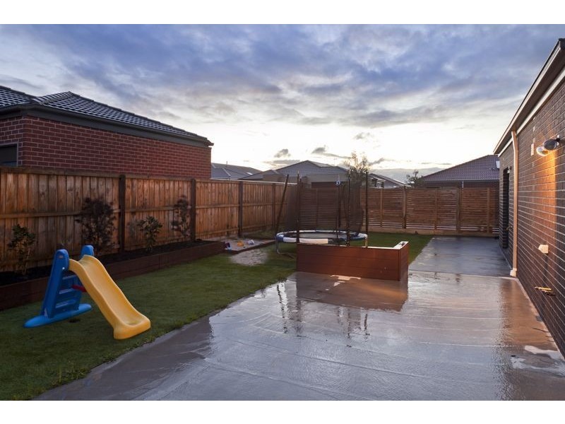 2 Ascent Drive, Cranbourne North VIC 3977