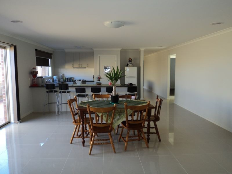 126 Linsell Boulevard, Cranbourne East VIC 3977