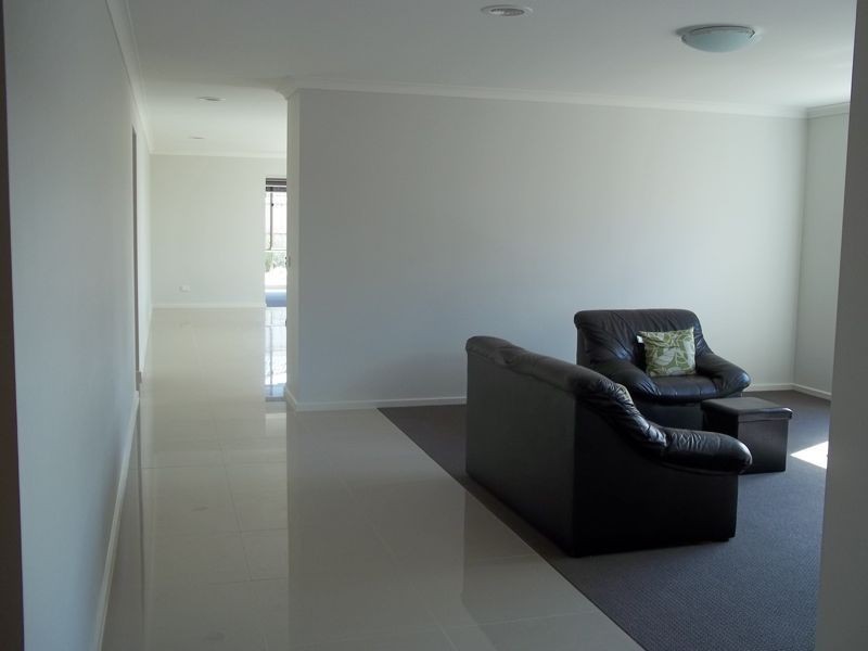 126 Linsell Boulevard, Cranbourne East VIC 3977