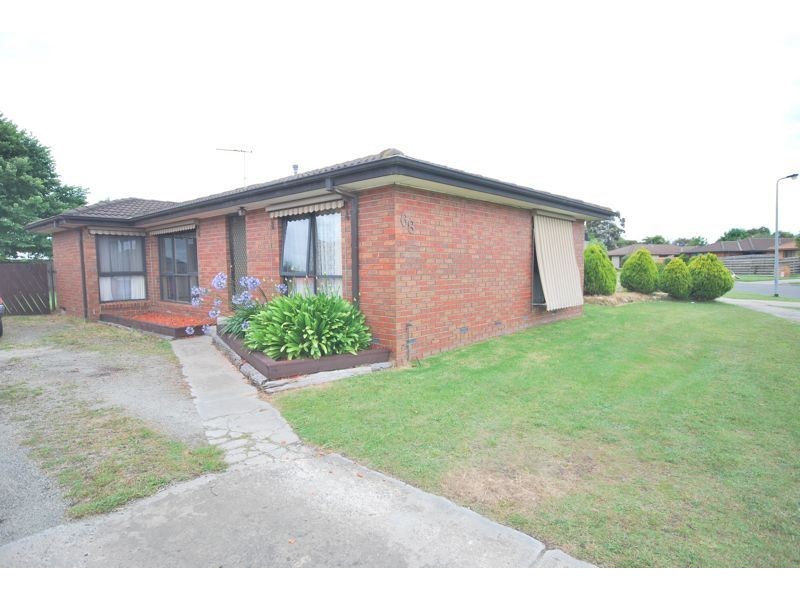 68 Gipps Crescent, Cranbourne North VIC 3977