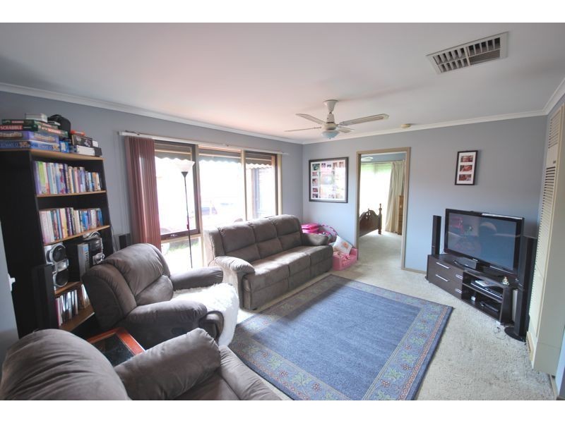 68 Gipps Crescent, Cranbourne North VIC 3977