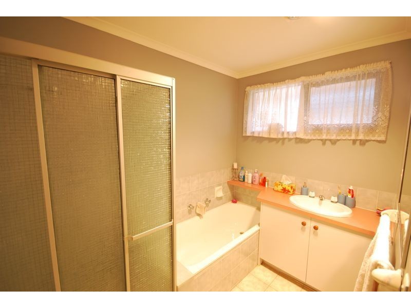 68 Gipps Crescent, Cranbourne North VIC 3977