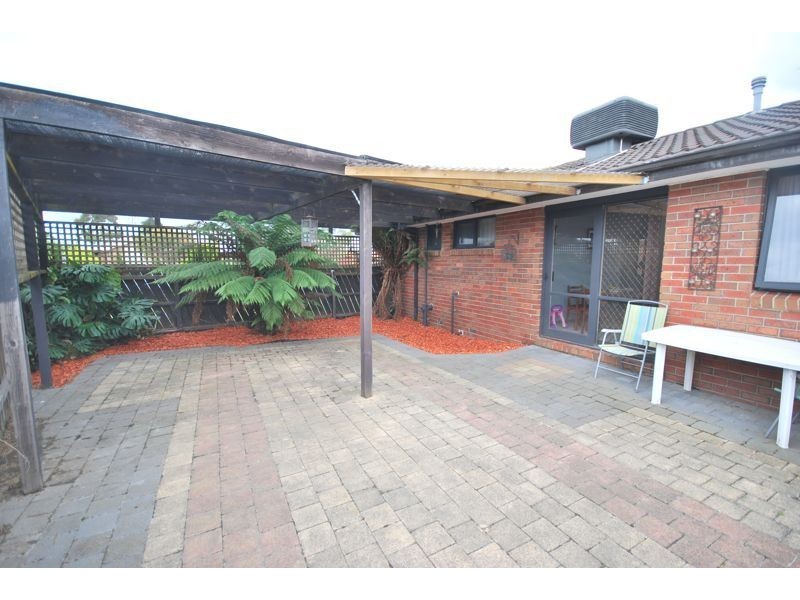 68 Gipps Crescent, Cranbourne North VIC 3977