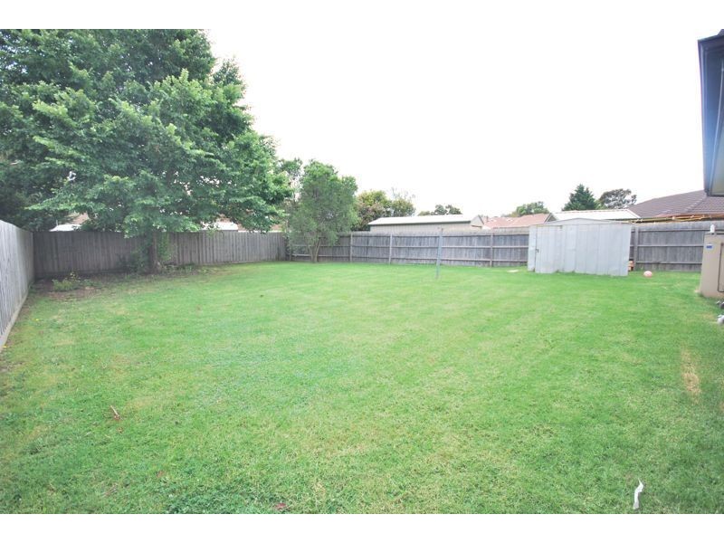 68 Gipps Crescent, Cranbourne North VIC 3977