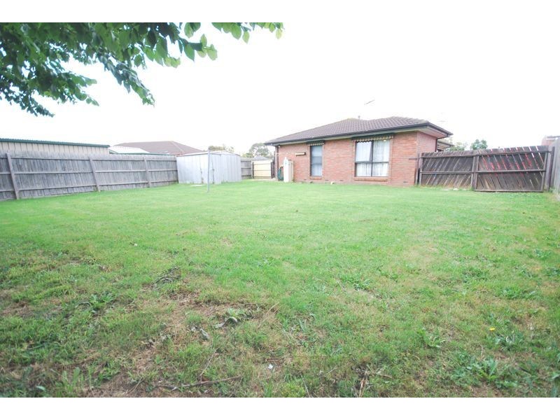 68 Gipps Crescent, Cranbourne North VIC 3977