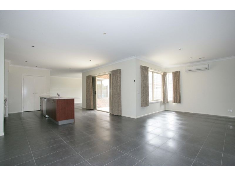 41 Ebony Street, Cranbourne VIC 3977