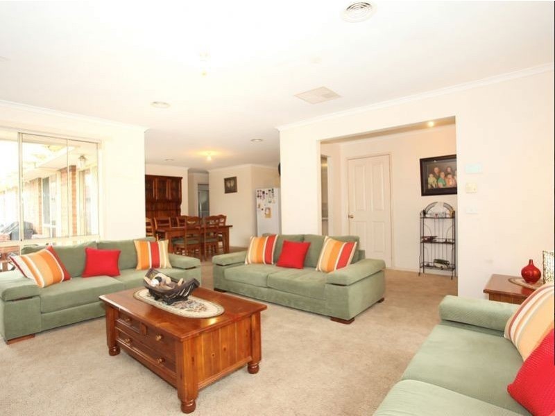 12 Cornwell Crescent, Cranbourne East VIC 3977