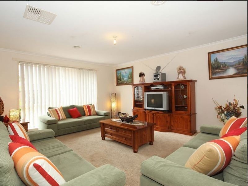 12 Cornwell Crescent, Cranbourne East VIC 3977