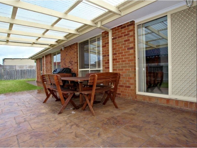 12 Cornwell Crescent, Cranbourne East VIC 3977