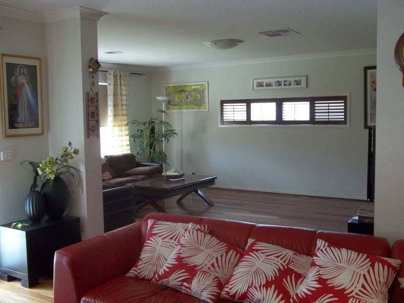 143 Rosebank Drive, Cranbourne North VIC 3977