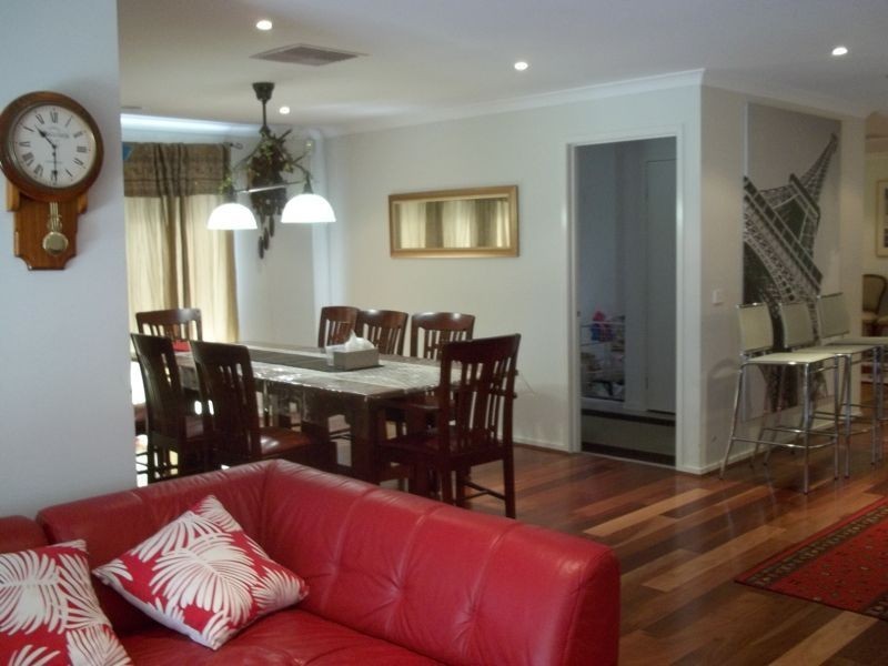 143 Rosebank Drive, Cranbourne North VIC 3977