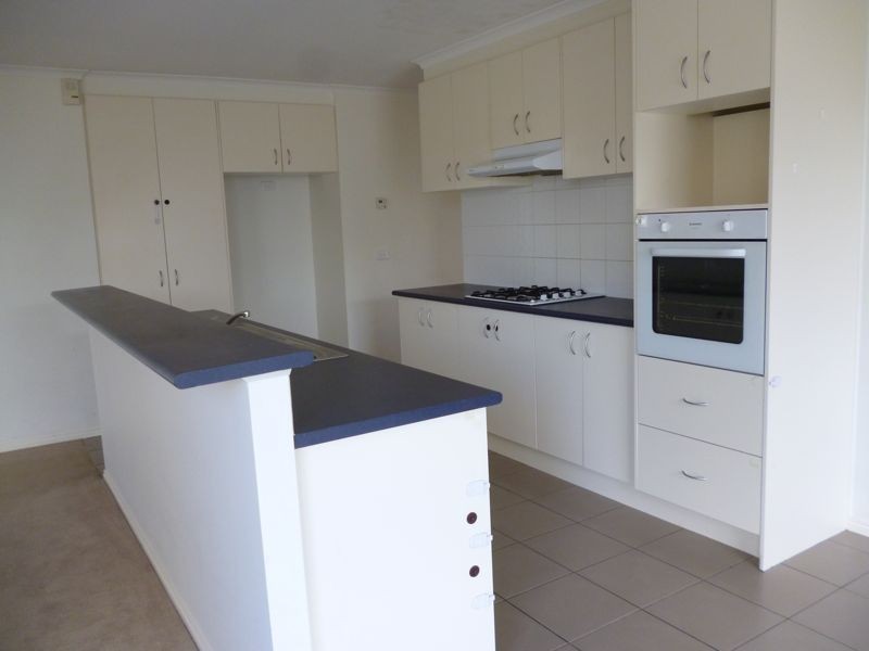4 Cardiff Grove, Cranbourne East VIC 3977