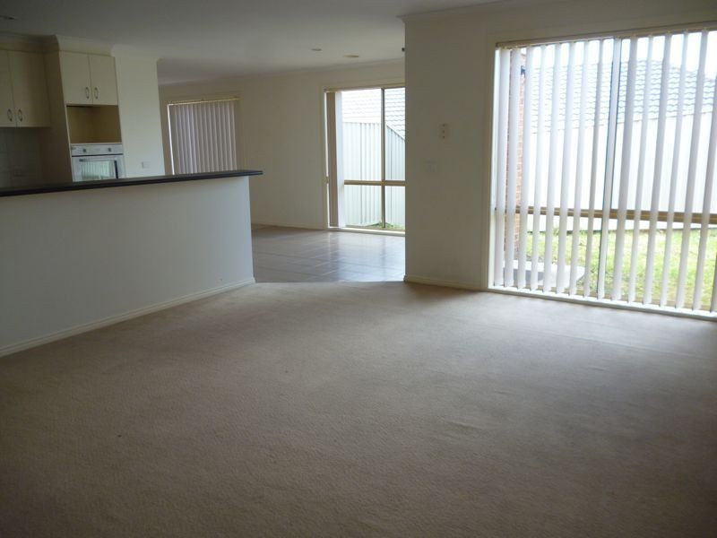 4 Cardiff Grove, Cranbourne East VIC 3977