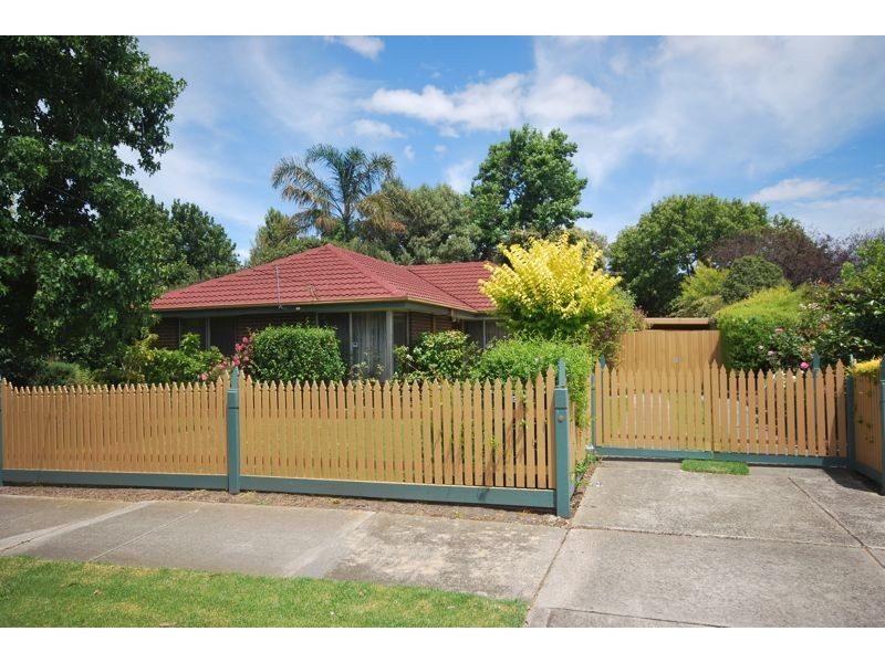 30 Loch Street, Cranbourne VIC 3977