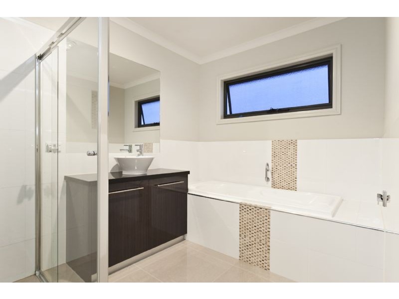 2 Ascent Drive, Cranbourne North VIC 3977