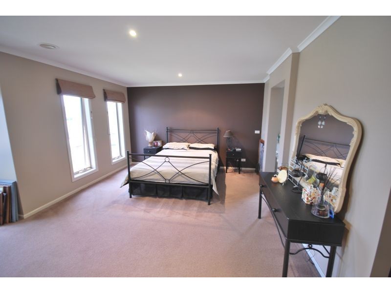 5 Derby Court, Cranbourne North VIC 3977