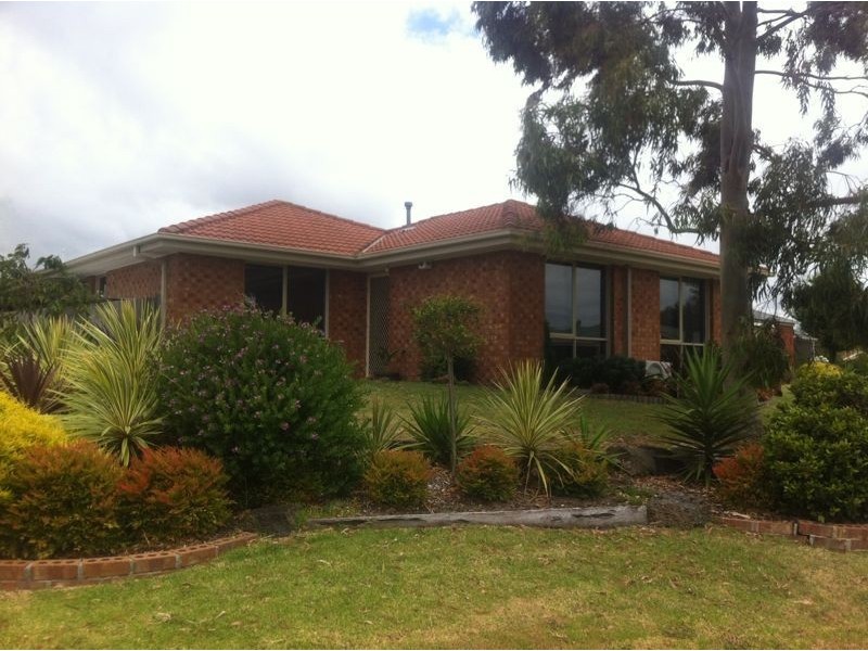 14 Godwin Crescent, Cranbourne North VIC 3977