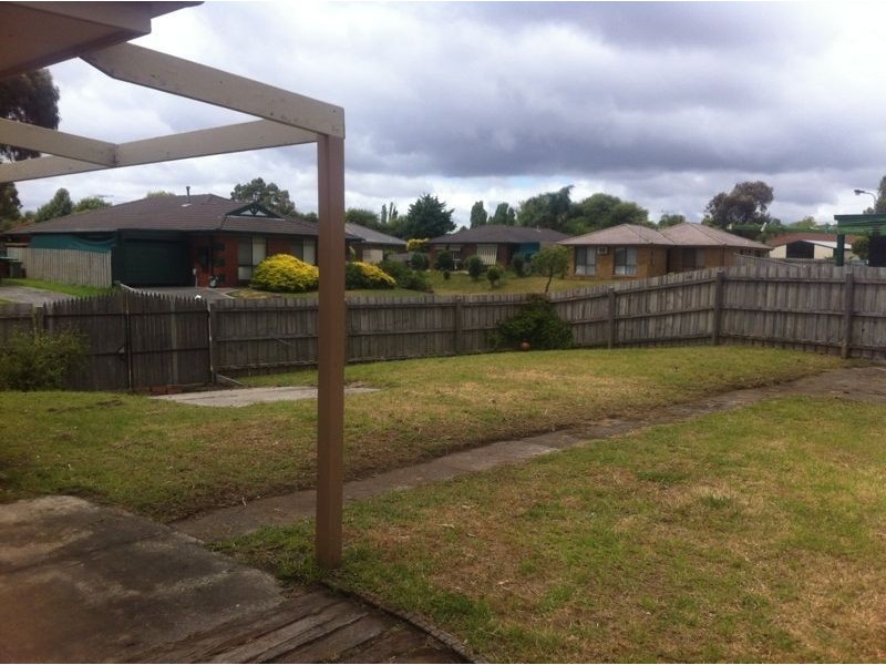 14 Godwin Crescent, Cranbourne North VIC 3977