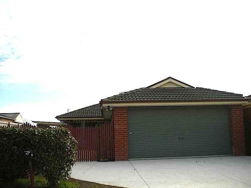 21 Scarborough Avenue, Cranbourne West VIC 3977