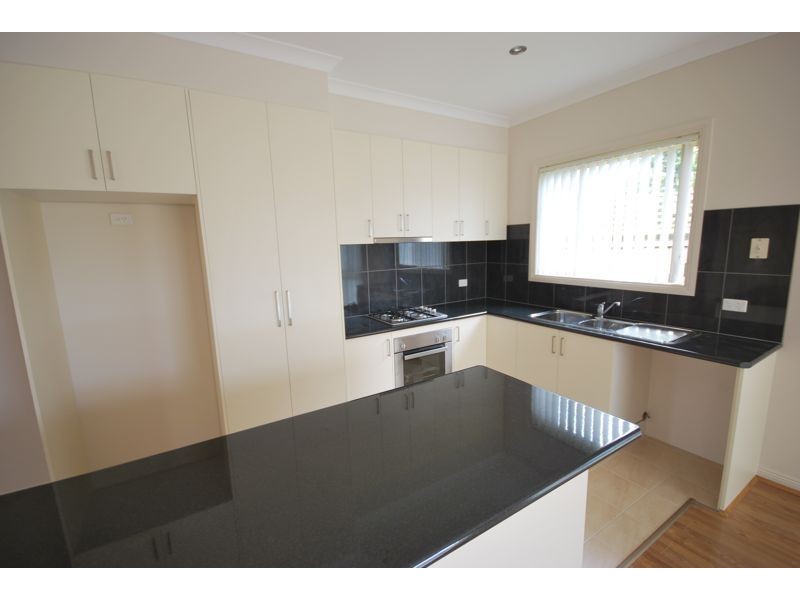 2/122 Circle Drive South, Cranbourne VIC 3977