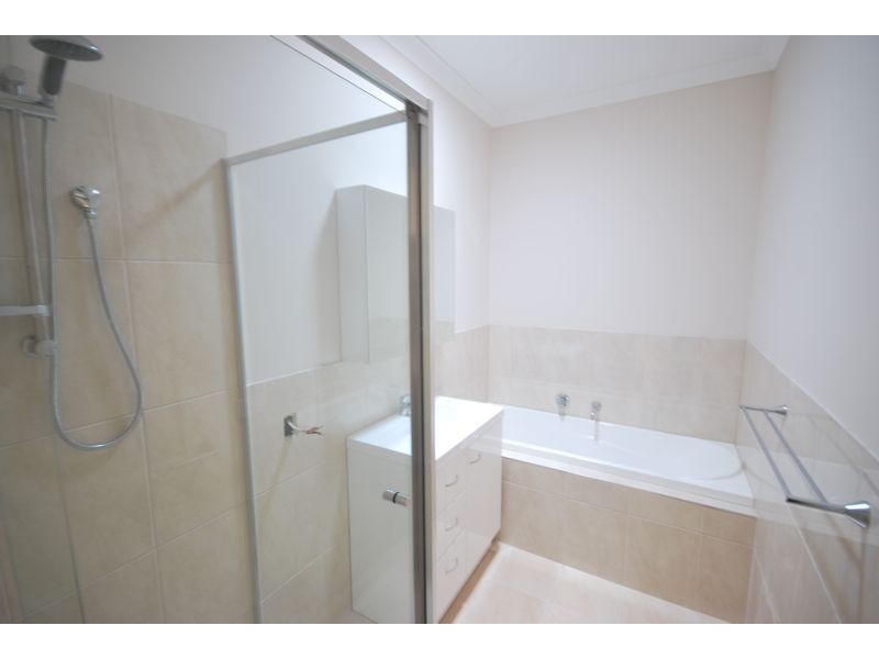 2/122 Circle Drive South, Cranbourne VIC 3977