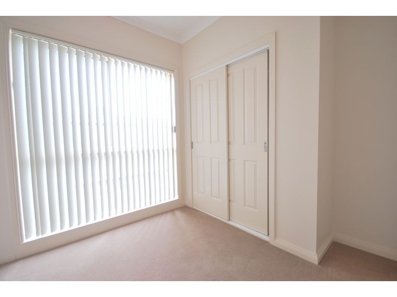 2/122 Circle Drive South, Cranbourne VIC 3977