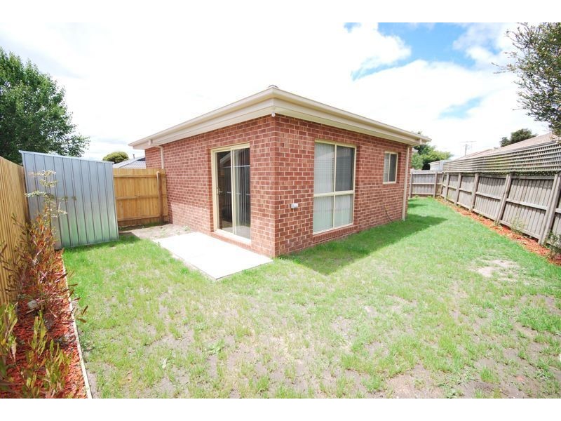 2/122 Circle Drive South, Cranbourne VIC 3977