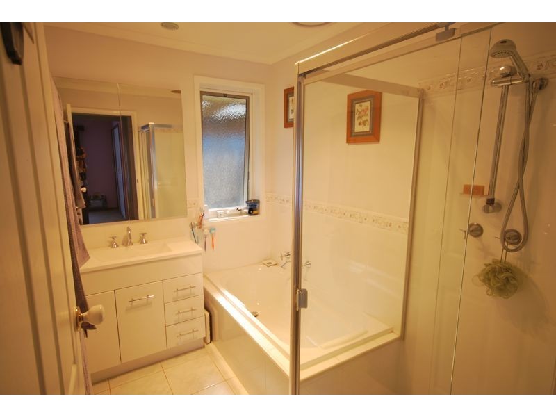 8 Cochrane Street, Cranbourne VIC 3977