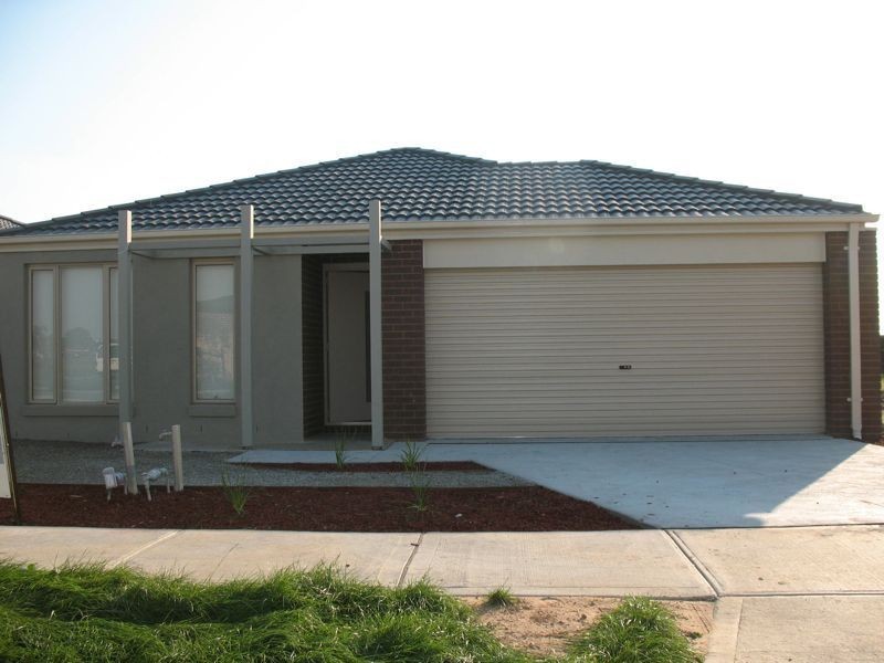 43 Bluemist Circuit, Lyndhurst VIC 3975