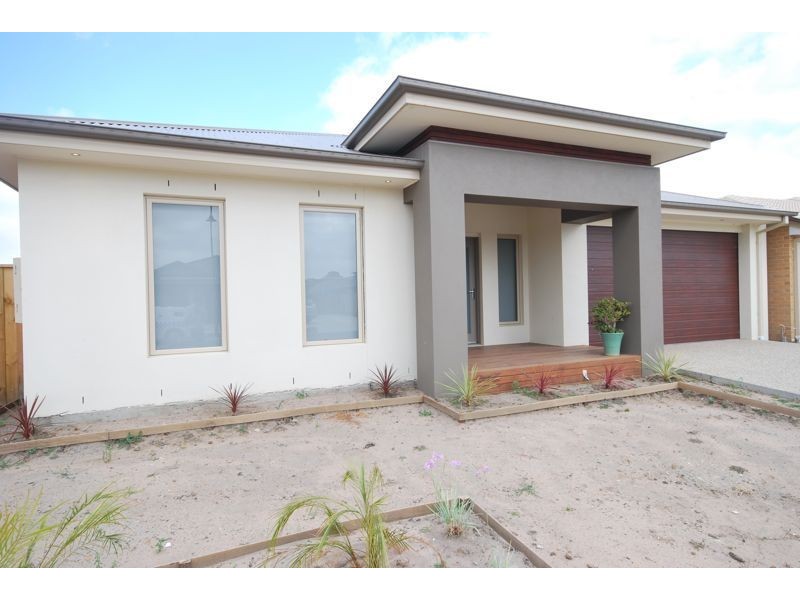 3 Moonlight Rise, Cranbourne East VIC 3977