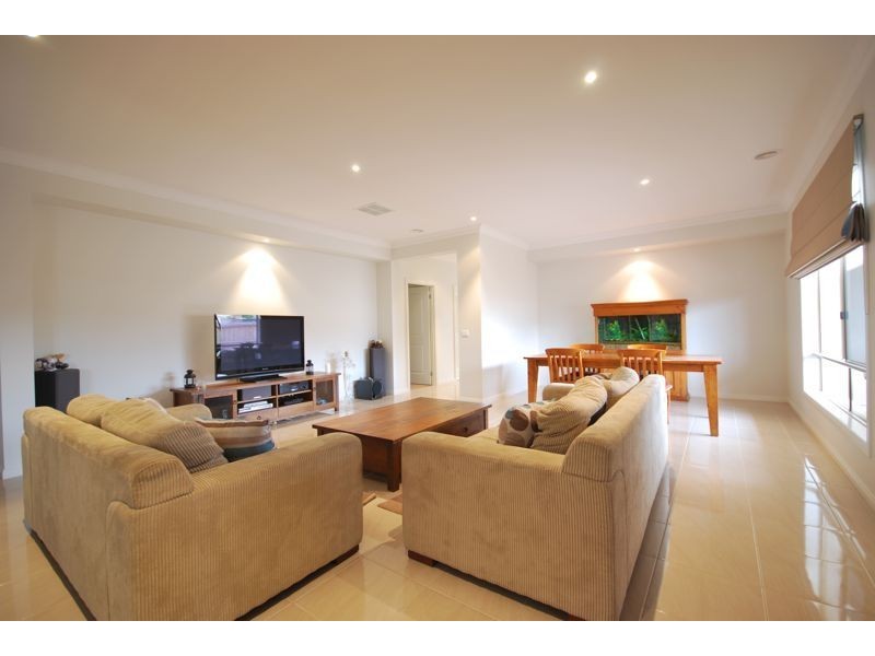 3 Moonlight Rise, Cranbourne East VIC 3977