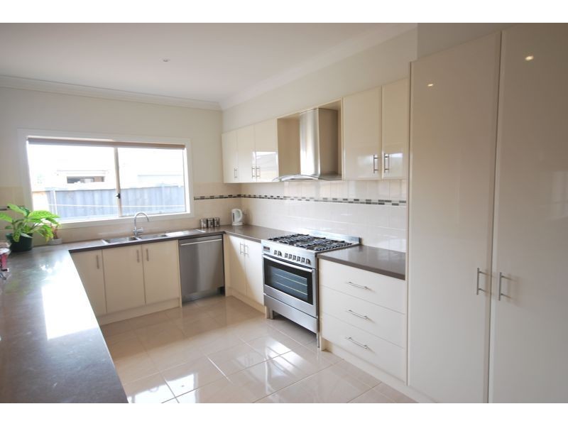 3 Moonlight Rise, Cranbourne East VIC 3977