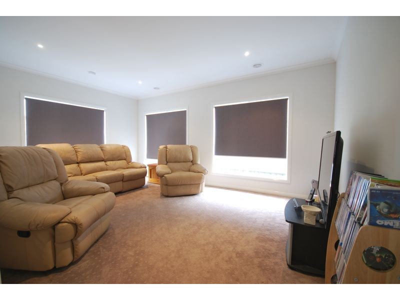 3 Moonlight Rise, Cranbourne East VIC 3977