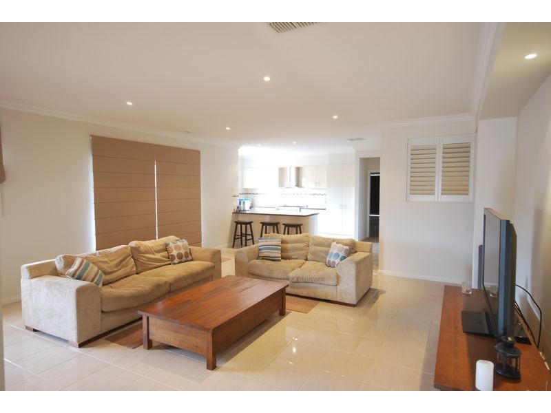 3 Moonlight Rise, Cranbourne East VIC 3977