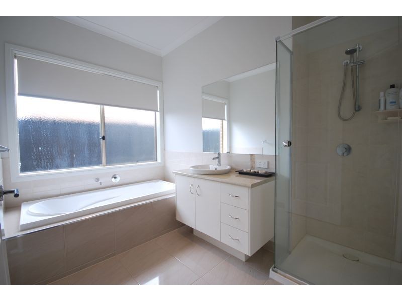 3 Moonlight Rise, Cranbourne East VIC 3977