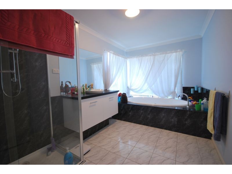 34 Boronia Avenue, Cranbourne VIC 3977