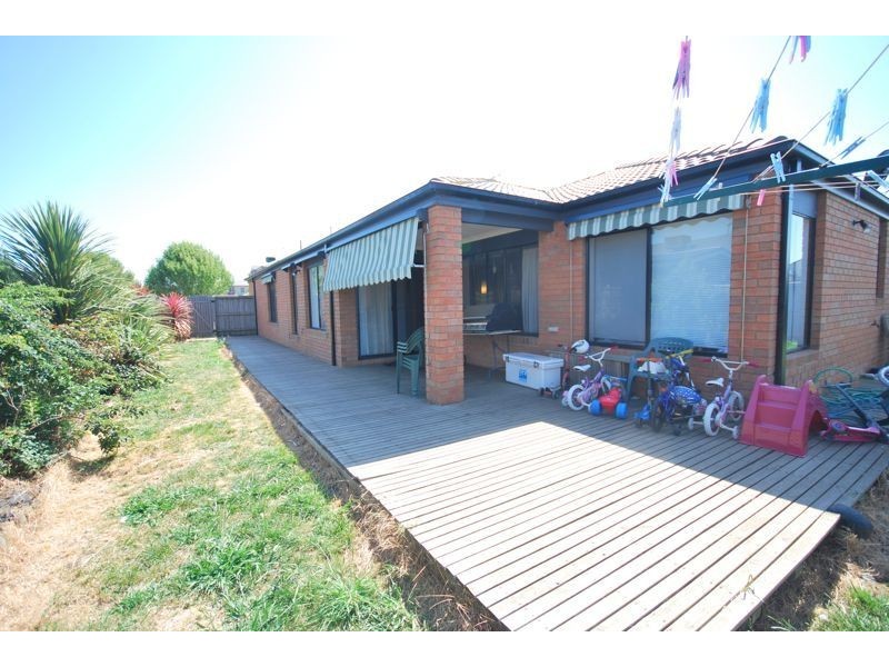 34 Boronia Avenue, Cranbourne VIC 3977