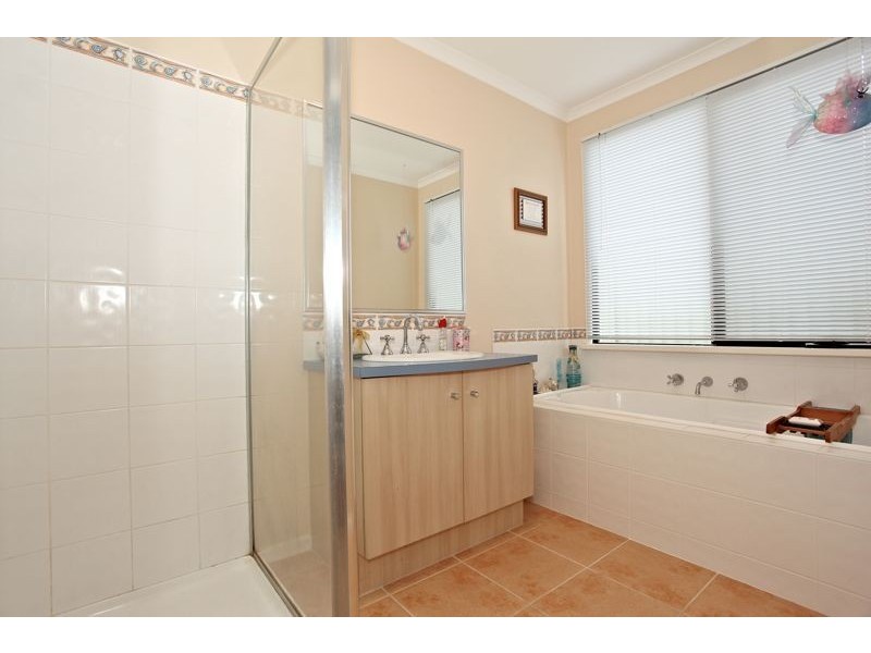 24 Greenock Crescent, Cranbourne East VIC 3977