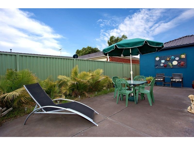 24 Greenock Crescent, Cranbourne East VIC 3977