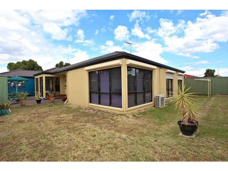 24 Greenock Crescent, Cranbourne East VIC 3977