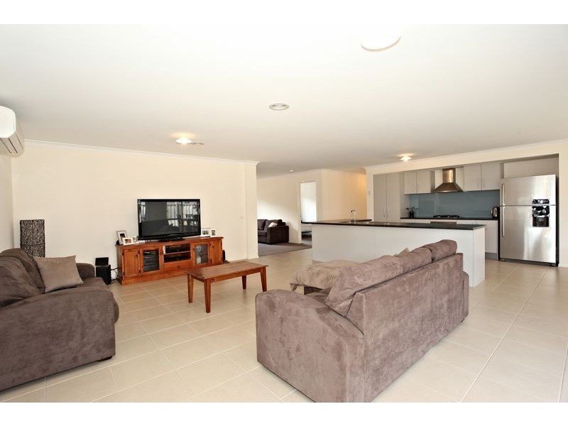 14 Bulga Wattle Cct, Lyndhurst VIC 3975