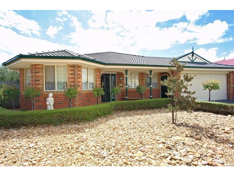 3 Saunton Drive, Cranbourne VIC 3977